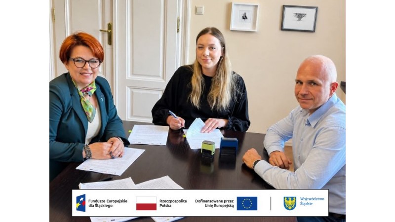 Podpisanie umów na realizację trzech pierwszych mikroinstalacji fot. BSK